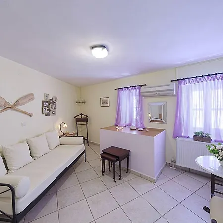 Antouanetta ארמופוליס