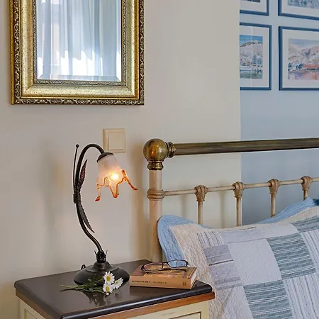 Antouanetta * 埃尔莫波利斯