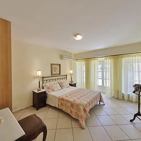 Antouanetta 埃尔莫波利斯