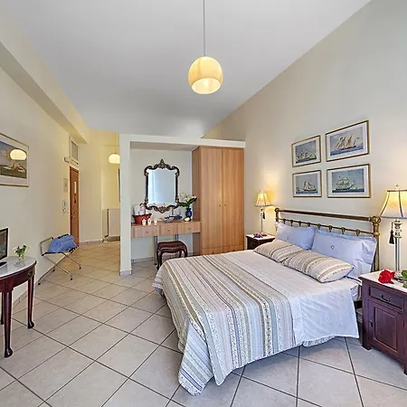 Antouanetta Ερμούπολη