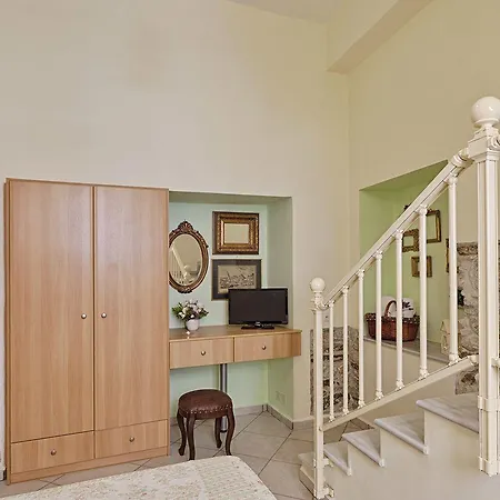 Antouanetta 埃尔莫波利斯